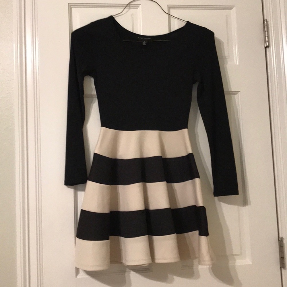 Vintage City Triangles Black and Creme Dress
